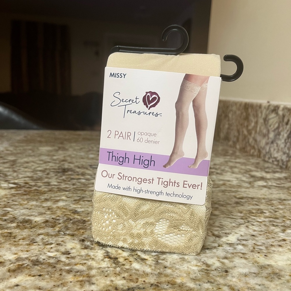 Secret Treasures Women's Socks, 2-Pack NEW - Picture 2 of 6